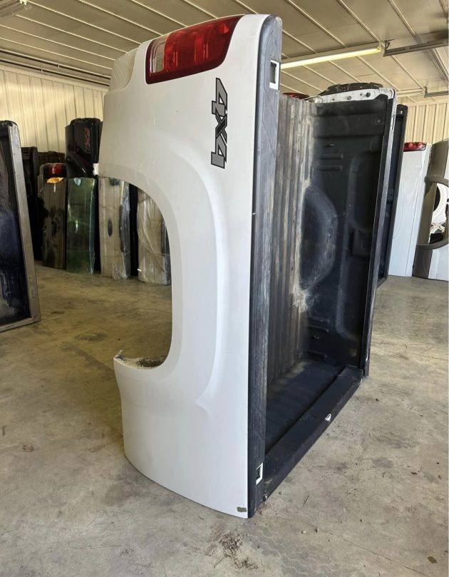 07.5-14 GMC Sierra 6.5 ft Short Bed White - Image 5