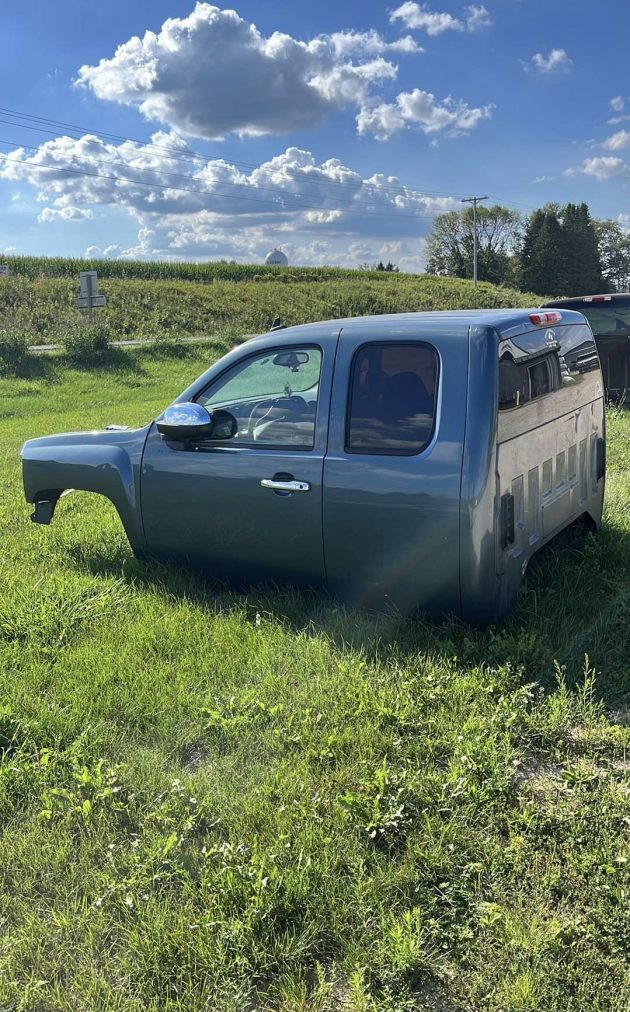 2007-2013 rust free Chevy cab - Image 2