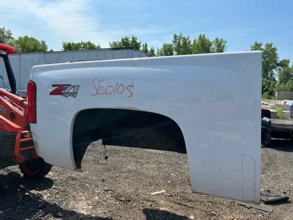 2007–2013 Chevy Silverado & GMC Sierra 1500 Crew Cab 5.8 ft Short Bed - OEM White Z71 - Image 4