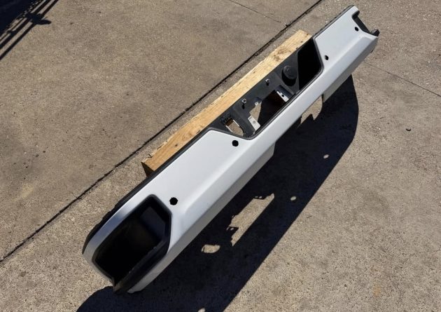 2020-2025 GMC Chevy 2500 3500 Factory Rear Painted Bumper Summit White OEM - Image 4