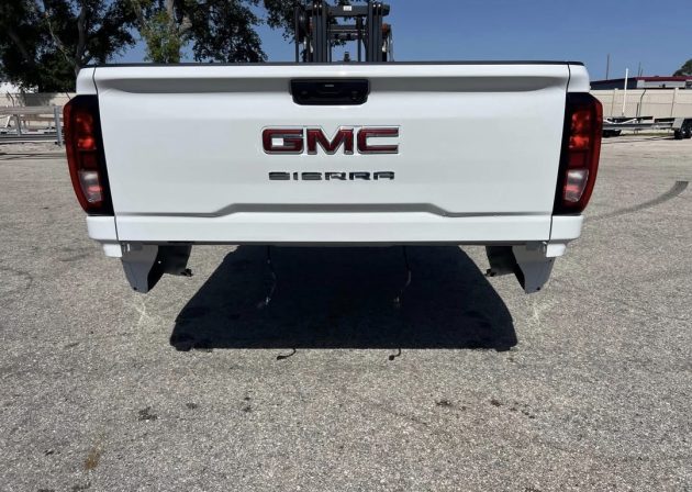 25-20 Sierra2500 Size 6’6 Brand New Complete with Spray Liner - Image 4