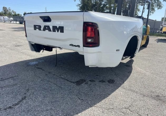 Brand new 2025 Dodge 3500 bed 8fr - Image 2