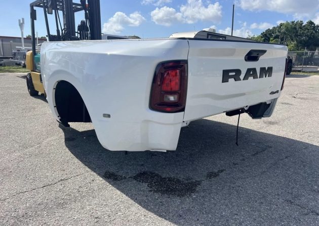 Brand new 2025 Dodge 3500 bed 8fr - Image 4