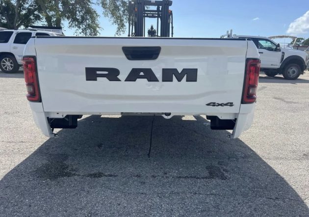 Brand new 2025 Dodge 3500 bed 8fr - Image 6