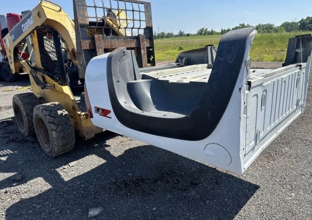 Rust free 04-12 Chevy Colorado extra short bed - Image 5