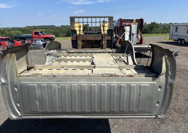 Rust free 99-06 Chevy/GMC 6.5 ft bed - Image 8