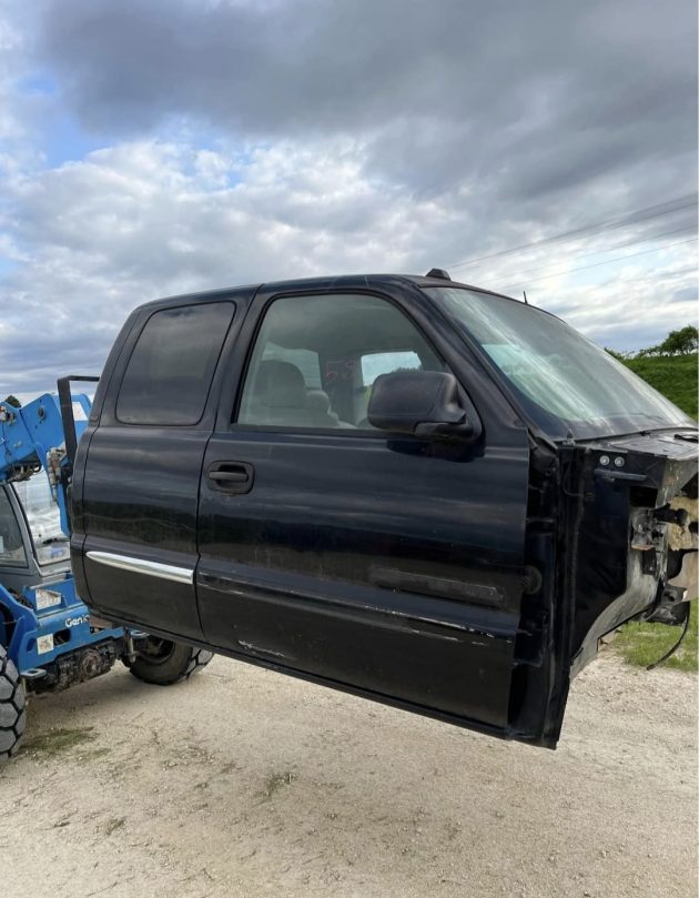 Rust free 99-07 Chevy ext cab black - Image 2