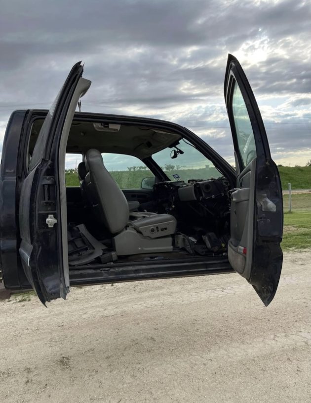 Rust free 99-07 Chevy ext cab black - Image 4