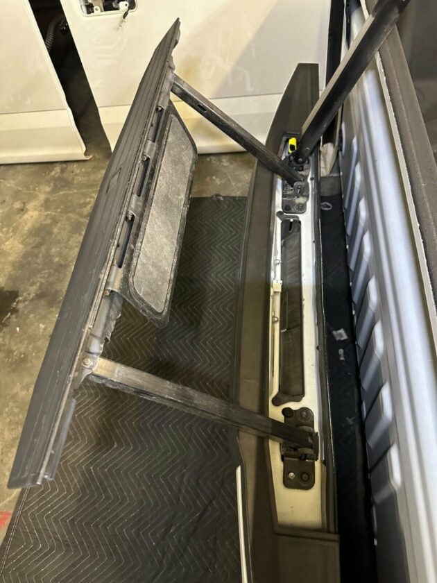white OEM tailgate for a 2017–2022 Ford F-250 or F-350 Platinum truck - Image 7